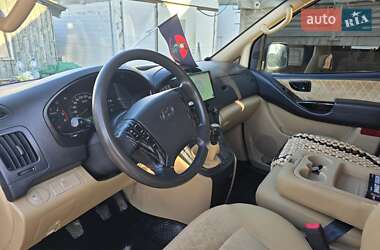 Минивэн Hyundai H-1 2012 в 