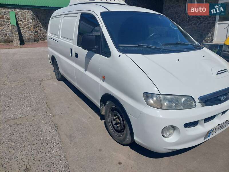 Hyundai H-1 2001