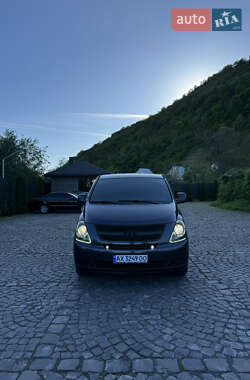 Минивэн Hyundai H-1 2008 в 
