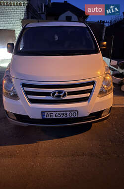 Мінівен Hyundai H-1 2013 в 