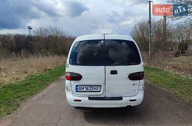 Минивэн Hyundai H-1 1999 в 