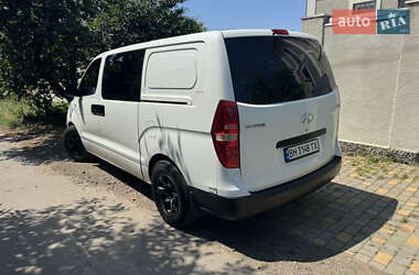 Минивэн Hyundai H-1 2011 в 