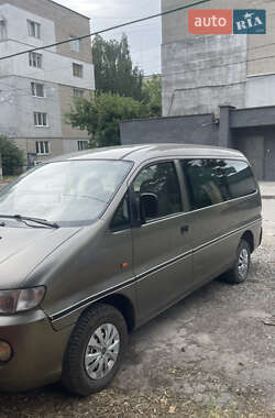 Минивэн Hyundai H-1 1999 в 