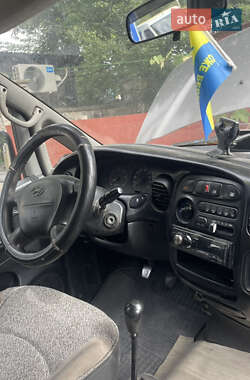Минивэн Hyundai H-1 1999 в 