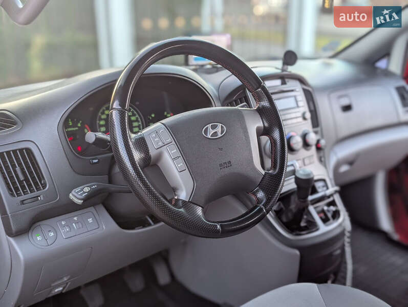 Мінівен Hyundai H-1 2010 в Дубні