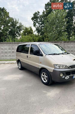 Минивэн Hyundai H-1 2004 в 