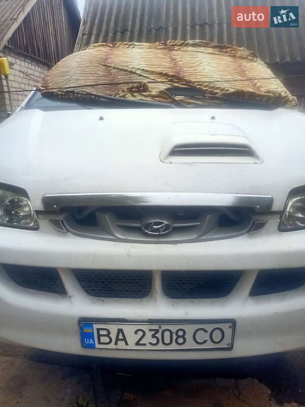 Hyundai H-1 2000