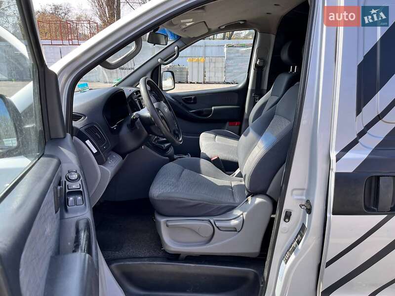 Вантажний фургон Hyundai H-1 2008 в Кременчуці