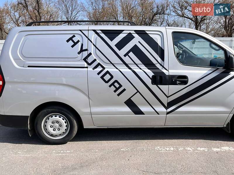 Вантажний фургон Hyundai H-1 2008 в Кременчуці