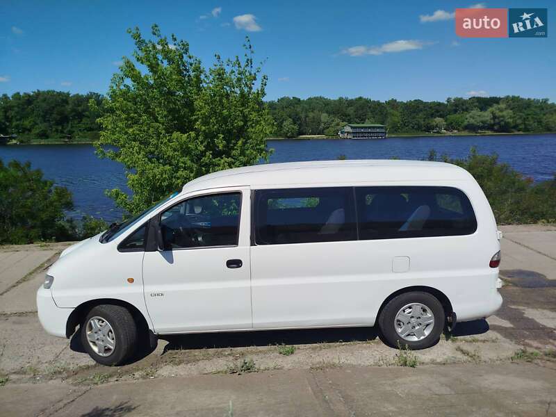 Мінівен Hyundai H-1 2004 в Києві