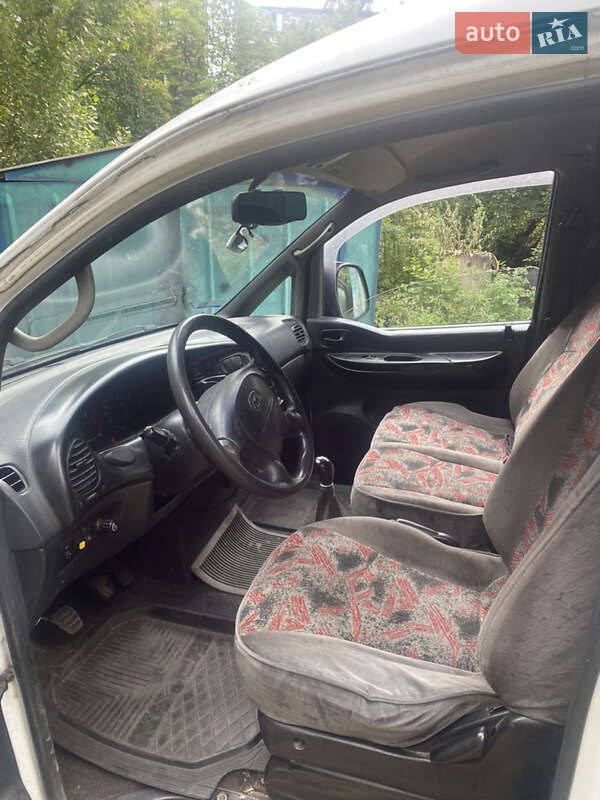 Минивэн Hyundai H-1 2001 в Киеве