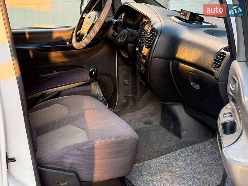 Грузовой фургон Hyundai H-1 2004 в Одессе