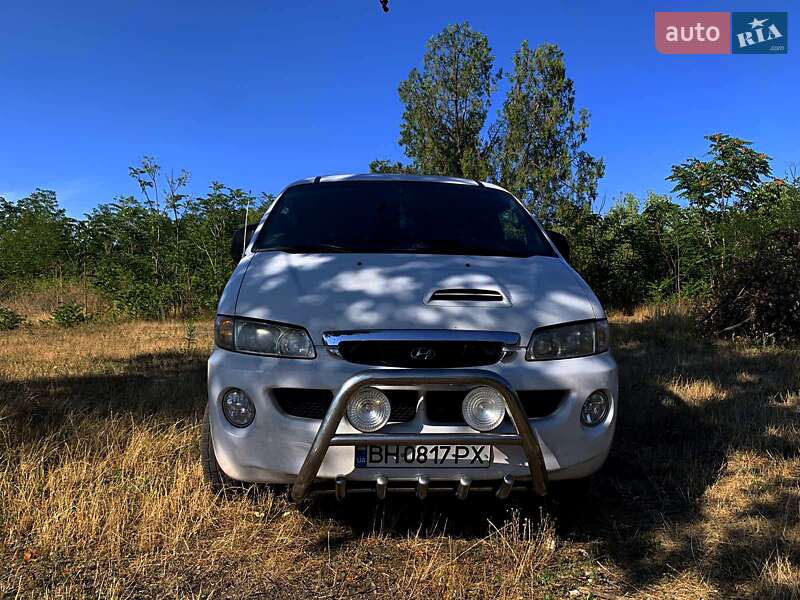 Hyundai H-1 2001