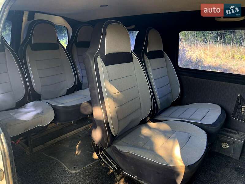 Минивэн Hyundai H-1 2001 в Врадиевке