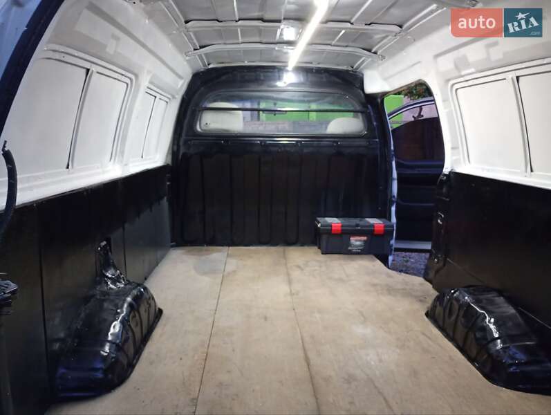 Грузопассажирский фургон Hyundai H-1 2000 в Луцке