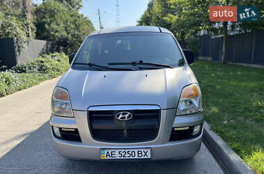 Минивэн Hyundai H-1 2005 в 