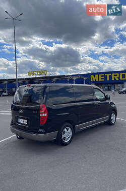 Минивэн Hyundai H-1 2010 в 