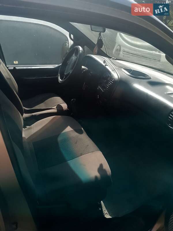 Минивэн Hyundai H-1 2003 в Ровно