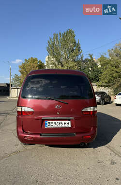 Минивэн Hyundai H-1 2006 в 