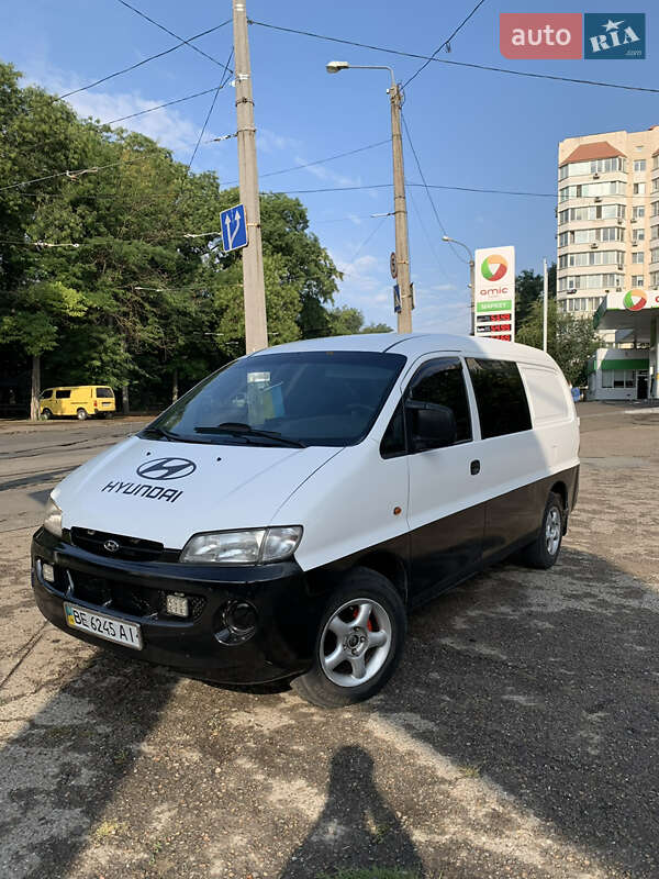 Вантажний фургон Hyundai H-1 1999 в 