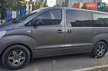 Минивэн Hyundai H-1 2010 в 