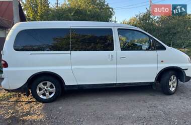 Мінівен Hyundai H-1 2000 в 