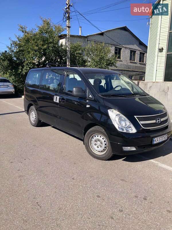 Мінівен Hyundai H-1 2011 в 