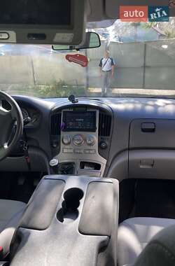 Мінівен Hyundai H-1 2011 в 