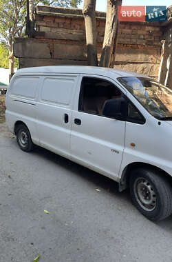 Вантажний фургон Hyundai H-1 2004 в 