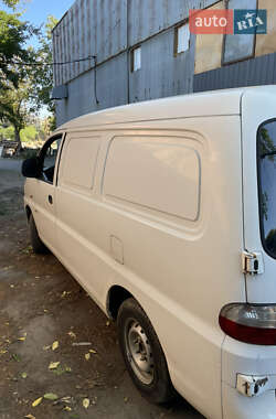 Вантажний фургон Hyundai H-1 2004 в 