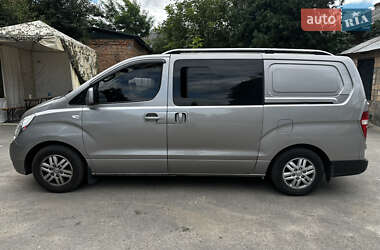 Минивэн Hyundai H-1 2012 в 