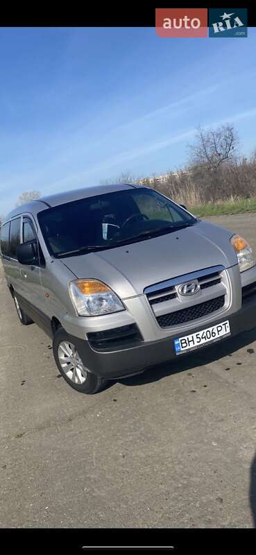 Минивэн Hyundai H-1 2005 в 