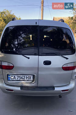 Минивэн Hyundai H-1 2002 в 