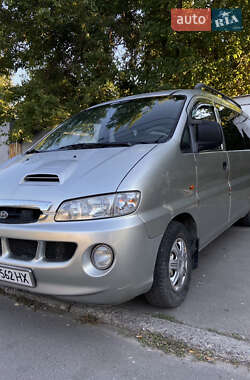 Минивэн Hyundai H-1 2002 в 