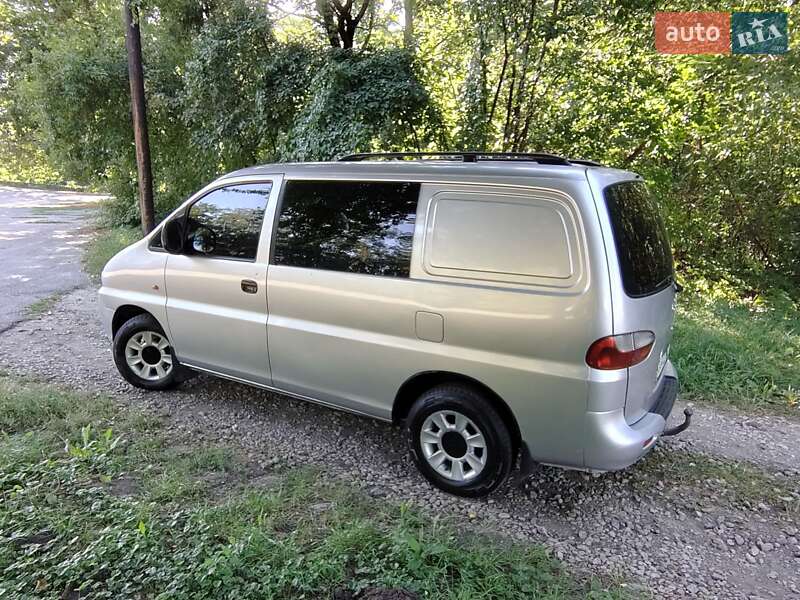 Минивэн Hyundai H-1 2005 в Киеве