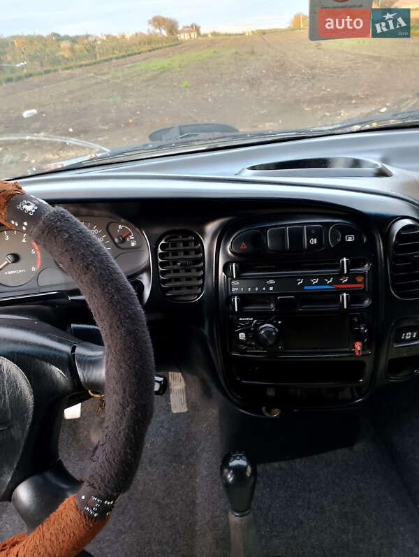 Грузовой фургон Hyundai H-1 2003 в Черновцах