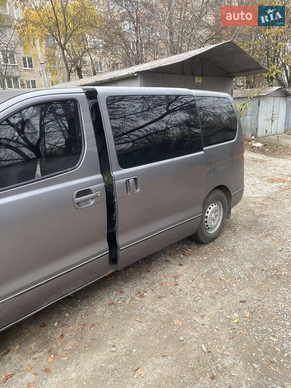 Мінівен Hyundai H-1 2010 в Дніпрі фото 3 Мінівен Hyundai H-1 2010 в Дніпрі