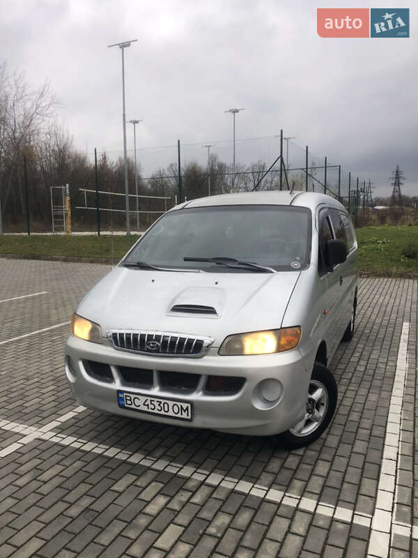 Грузопассажирский фургон Hyundai H-1 2004 в Львове