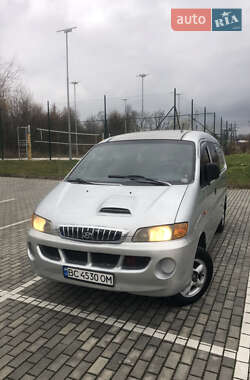 Вантажопасажирський фургон Hyundai H-1 2004 в Львові