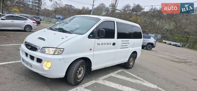 Hyundai H-1 2004