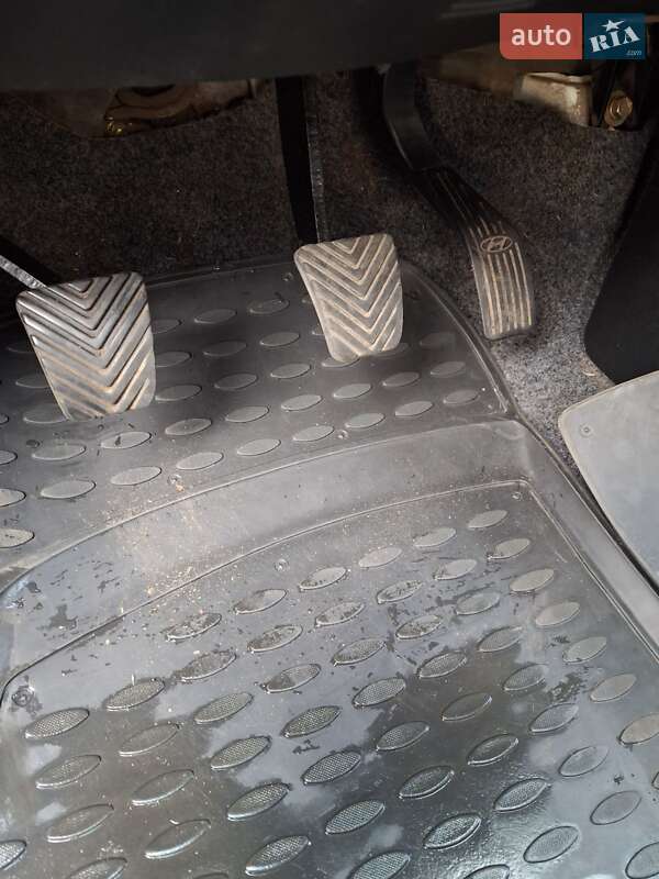 Вантажний фургон Hyundai H-1 2006 в П'ятихатках фото 15 Вантажний фургон Hyundai H-1 2006 в П'ятихатках