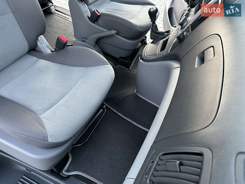 Минивэн Hyundai H-1 2012 в Одессе