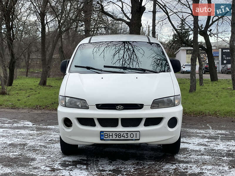 Вантажний фургон Hyundai H-1 2000 в Одесі