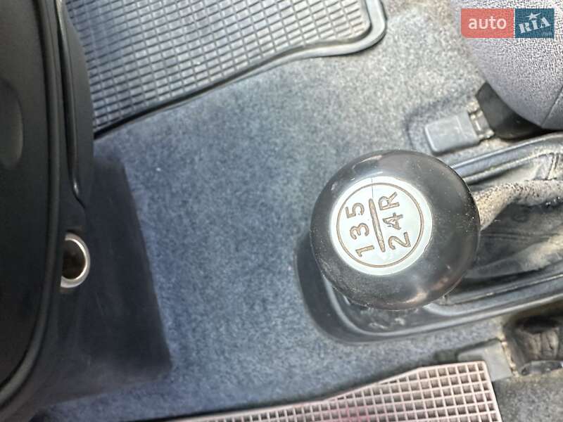 Минивэн Hyundai H-1 2006 в Остроге