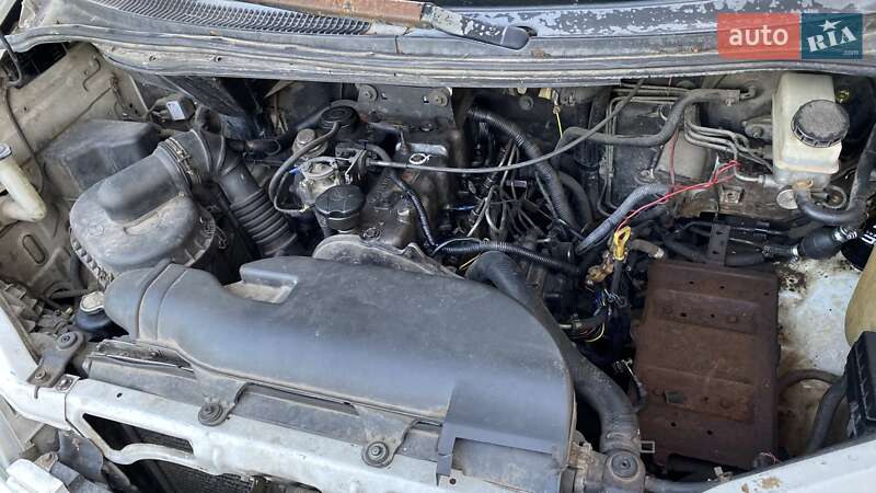 Минивэн Hyundai H 200 1999 в Волочиске
