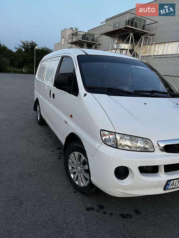 Минивэн Hyundai H 200 2002 в Берегово