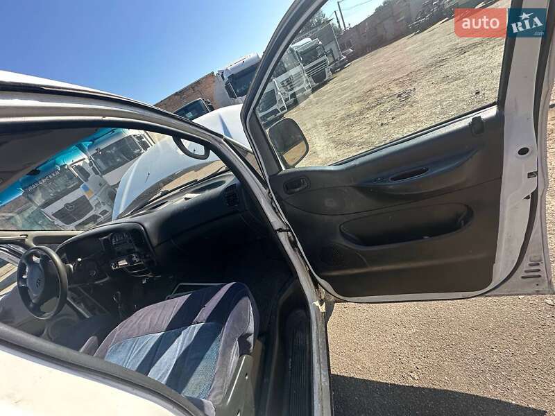 Минивэн Hyundai H 200 1998 в Тростянце