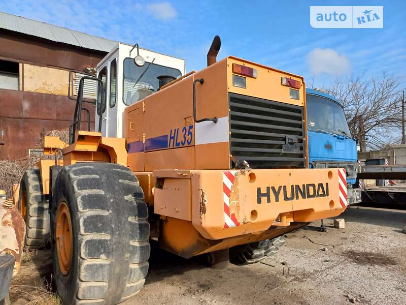 Фронтальный погрузчик Hyundai HL 2000 в Одессе