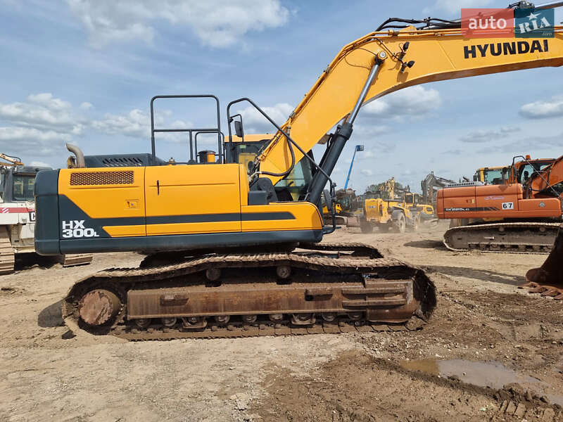 Гусеничный экскаватор Hyundai HX 2018 в Одессе