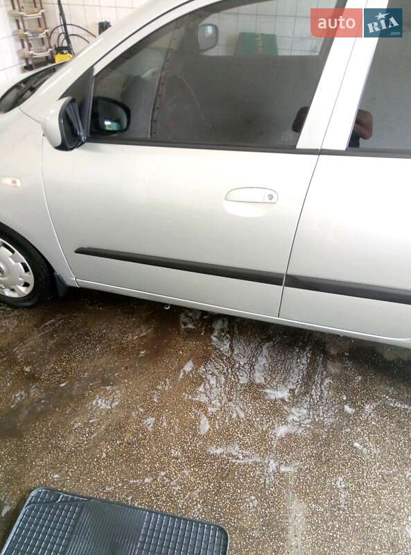 Хэтчбек Hyundai i10 2008 в Долинской